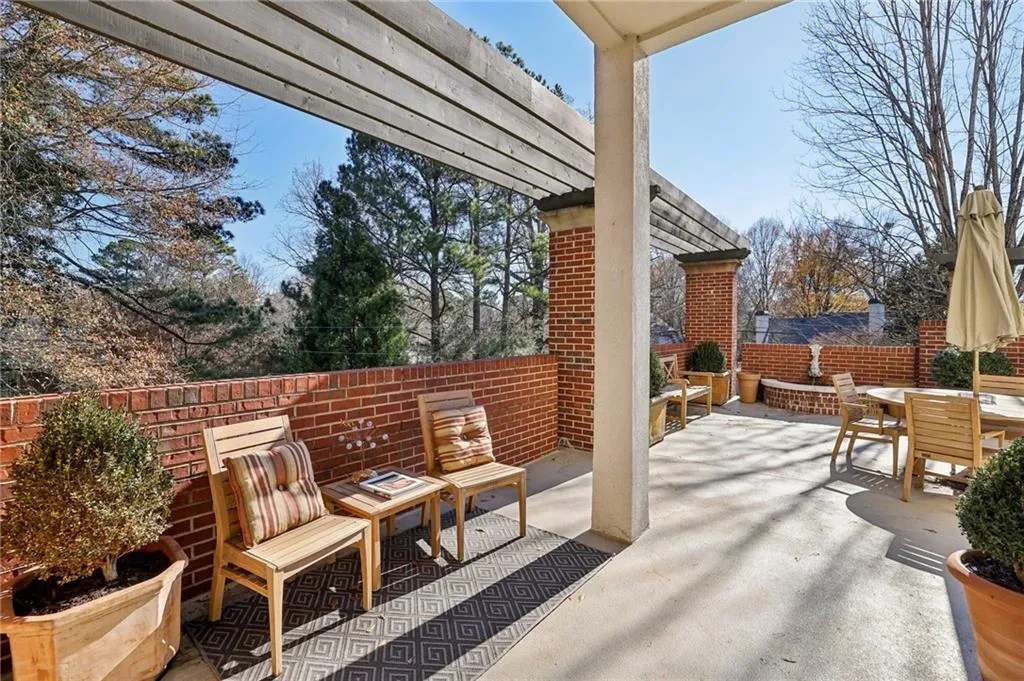3101 Howell Mill Road Nw Unit 121, Atlanta, Georgia 30327, 1 Bedroom Bedrooms, ,1 BathroomBathrooms,Residential,For Sale,3101 Howell Mill Road Nw Unit 121,7661872