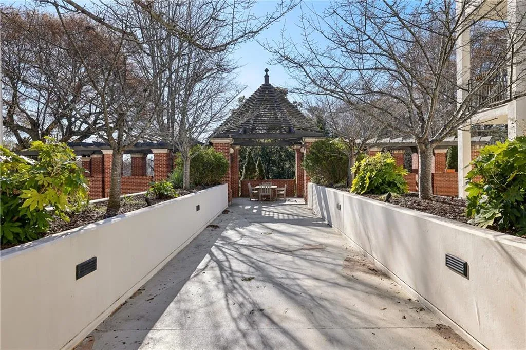 3101 Howell Mill Road Nw Unit 121, Atlanta, Georgia 30327, 1 Bedroom Bedrooms, ,1 BathroomBathrooms,Residential,For Sale,3101 Howell Mill Road Nw Unit 121,7661872