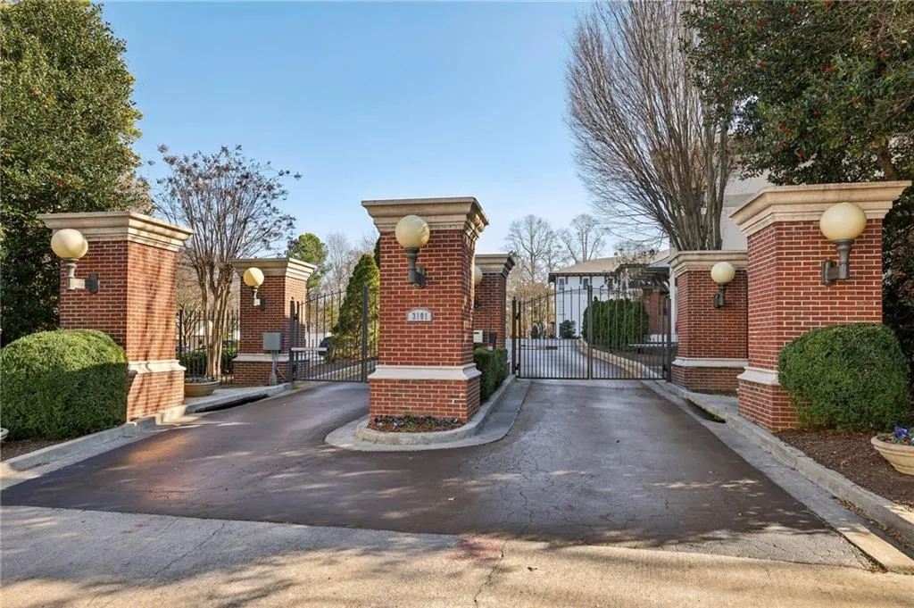 3101 Howell Mill Road Nw Unit 121, Atlanta, Georgia 30327, 1 Bedroom Bedrooms, ,1 BathroomBathrooms,Residential,For Sale,3101 Howell Mill Road Nw Unit 121,7661872