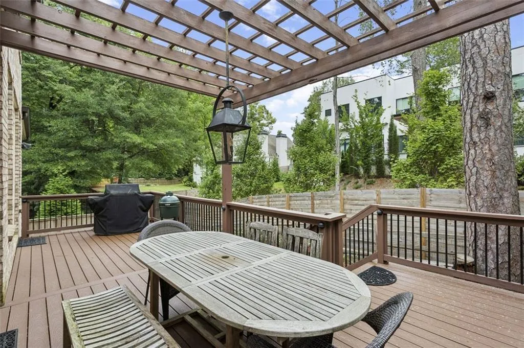 20 W Belle Isle Road, Sandy Springs, Georgia 30342, 5 Bedrooms Bedrooms, ,4 BathroomsBathrooms,Residential,For Sale,20 W Belle Isle Road,7629305