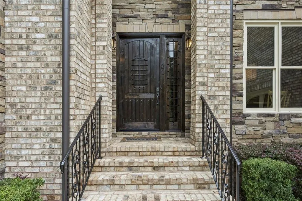 20 W Belle Isle Road, Sandy Springs, Georgia 30342, 5 Bedrooms Bedrooms, ,4 BathroomsBathrooms,Residential,For Sale,20 W Belle Isle Road,7629305