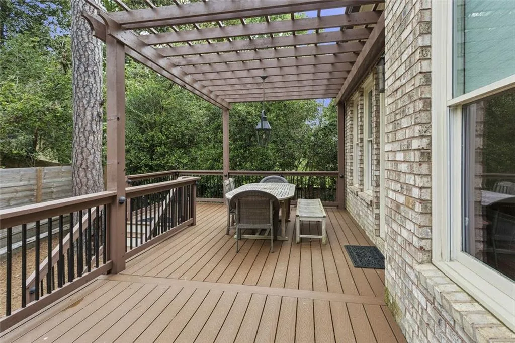 20 W Belle Isle Road, Sandy Springs, Georgia 30342, 5 Bedrooms Bedrooms, ,4 BathroomsBathrooms,Residential,For Sale,20 W Belle Isle Road,7629305