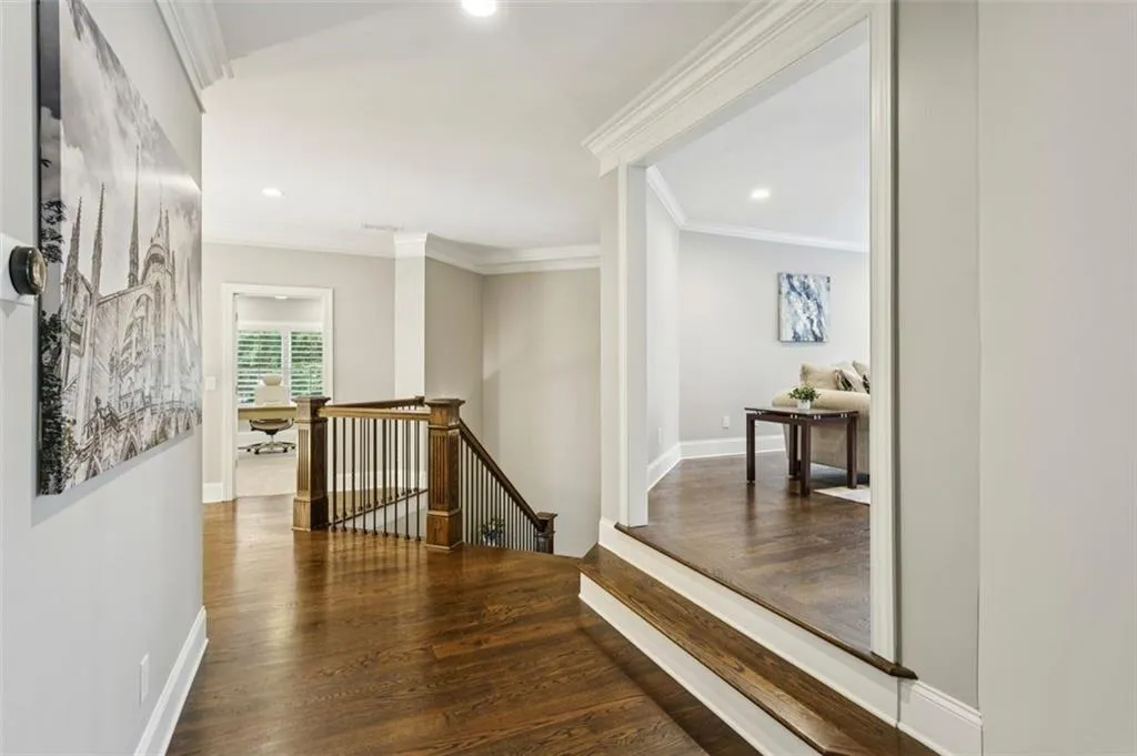 20 W Belle Isle Road, Sandy Springs, Georgia 30342, 5 Bedrooms Bedrooms, ,4 BathroomsBathrooms,Residential,For Sale,20 W Belle Isle Road,7629305
