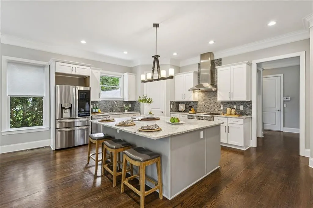 20 W Belle Isle Road, Sandy Springs, Georgia 30342, 5 Bedrooms Bedrooms, ,4 BathroomsBathrooms,Residential,For Sale,20 W Belle Isle Road,7629305