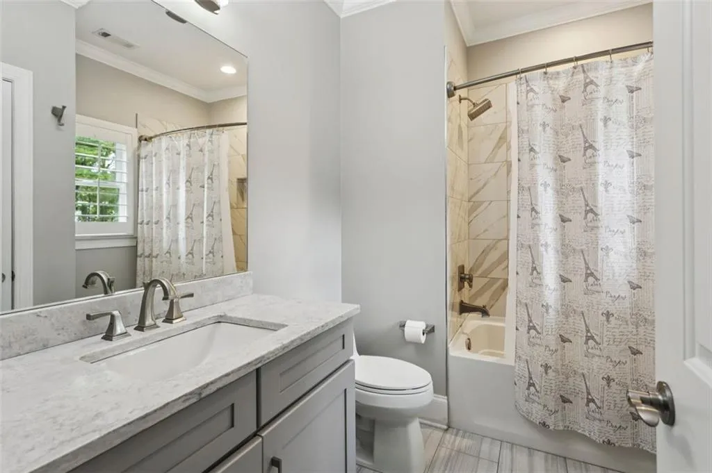 20 W Belle Isle Road, Sandy Springs, Georgia 30342, 5 Bedrooms Bedrooms, ,4 BathroomsBathrooms,Residential,For Sale,20 W Belle Isle Road,7629305