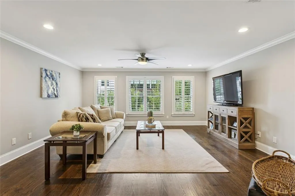 20 W Belle Isle Road, Sandy Springs, Georgia 30342, 5 Bedrooms Bedrooms, ,4 BathroomsBathrooms,Residential,For Sale,20 W Belle Isle Road,7629305