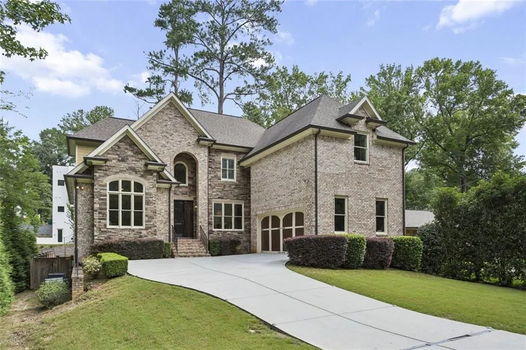 20 W Belle Isle Road, Sandy Springs, Georgia 30342, 5 Bedrooms Bedrooms, ,4 BathroomsBathrooms,Residential,For Sale,20 W Belle Isle Road,7629305