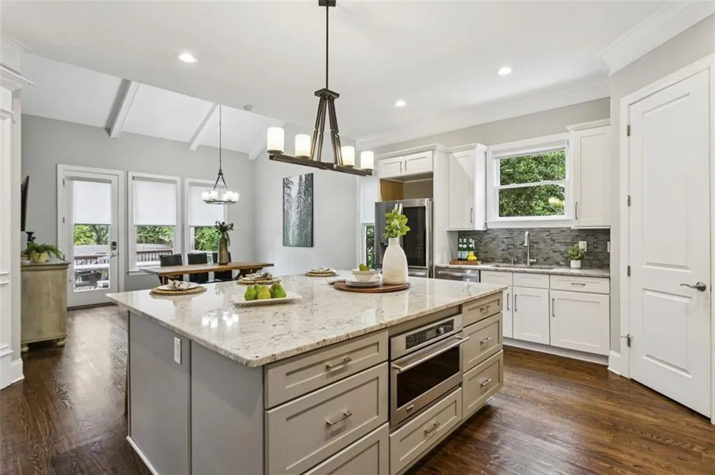 20 W Belle Isle Road, Sandy Springs, Georgia 30342, 5 Bedrooms Bedrooms, ,4 BathroomsBathrooms,Residential,For Sale,20 W Belle Isle Road,7629305