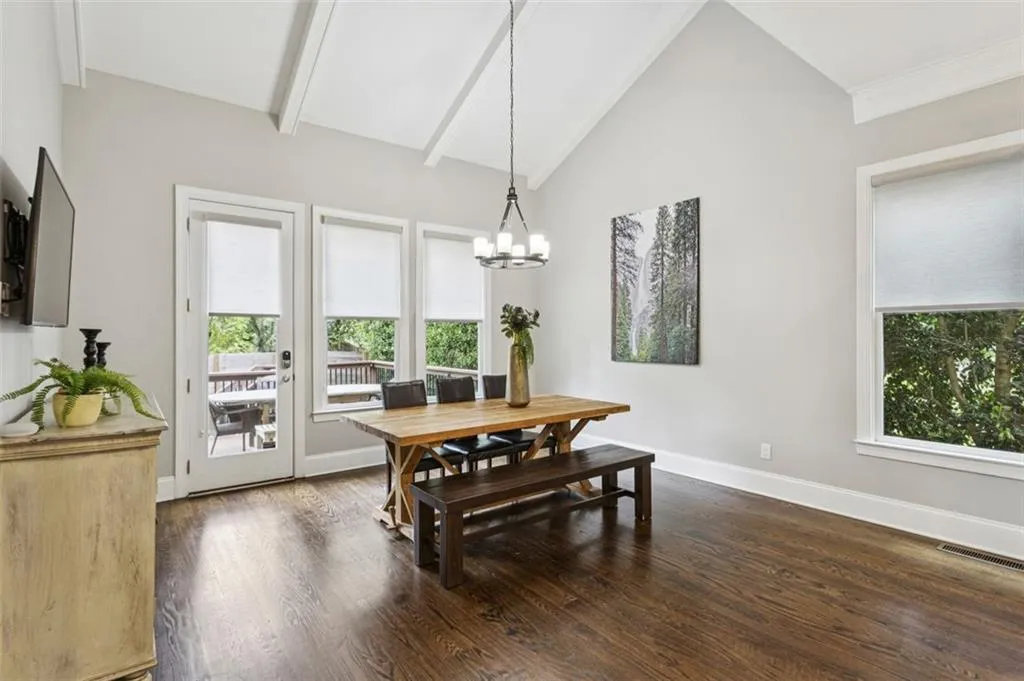 20 W Belle Isle Road, Sandy Springs, Georgia 30342, 5 Bedrooms Bedrooms, ,4 BathroomsBathrooms,Residential,For Sale,20 W Belle Isle Road,7629305