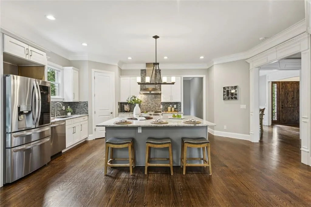 20 W Belle Isle Road, Sandy Springs, Georgia 30342, 5 Bedrooms Bedrooms, ,4 BathroomsBathrooms,Residential,For Sale,20 W Belle Isle Road,7629305