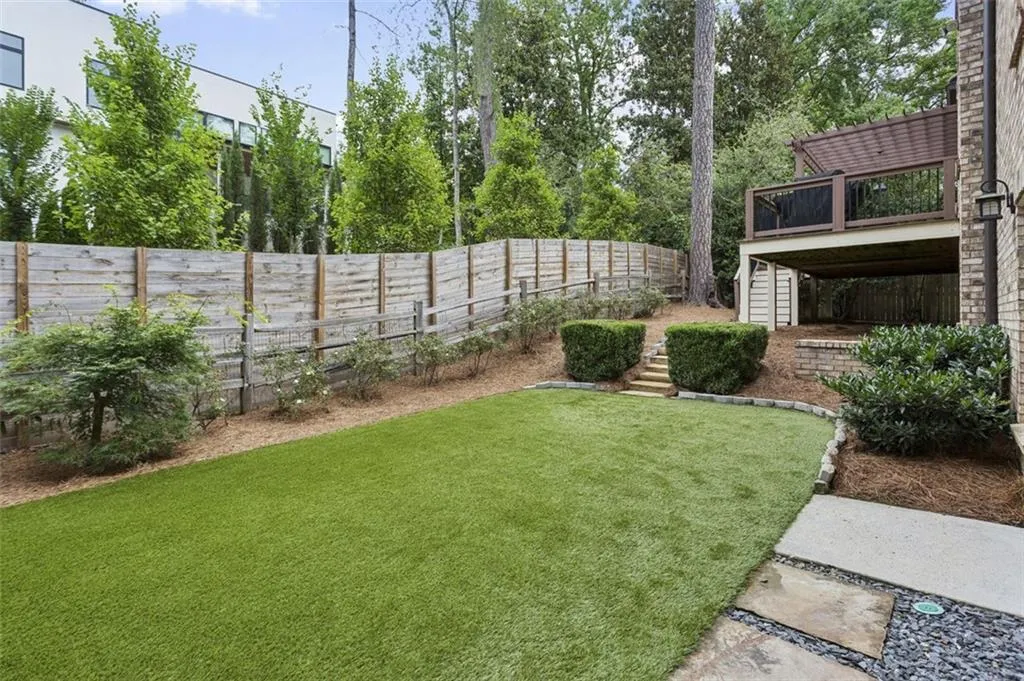 20 W Belle Isle Road, Sandy Springs, Georgia 30342, 5 Bedrooms Bedrooms, ,4 BathroomsBathrooms,Residential,For Sale,20 W Belle Isle Road,7629305