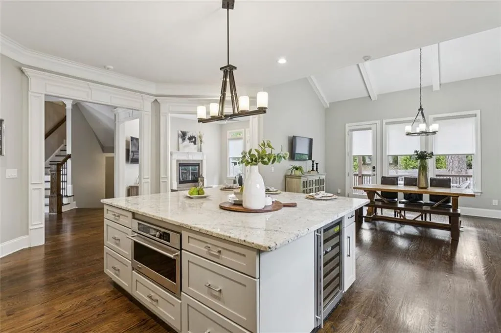 20 W Belle Isle Road, Sandy Springs, Georgia 30342, 5 Bedrooms Bedrooms, ,4 BathroomsBathrooms,Residential,For Sale,20 W Belle Isle Road,7629305