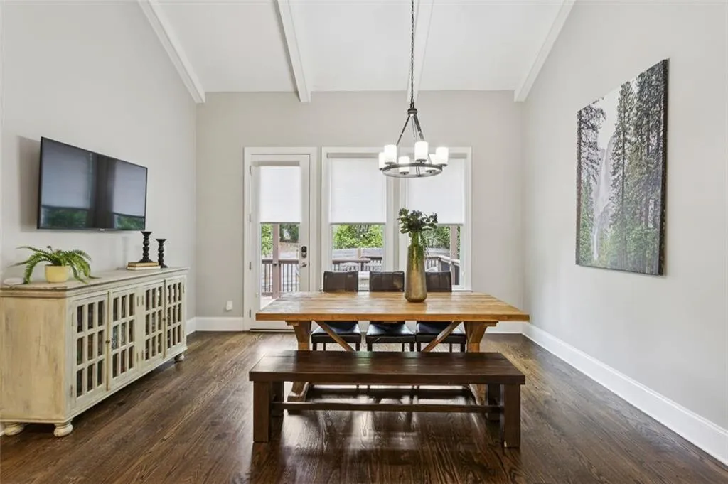 20 W Belle Isle Road, Sandy Springs, Georgia 30342, 5 Bedrooms Bedrooms, ,4 BathroomsBathrooms,Residential,For Sale,20 W Belle Isle Road,7629305
