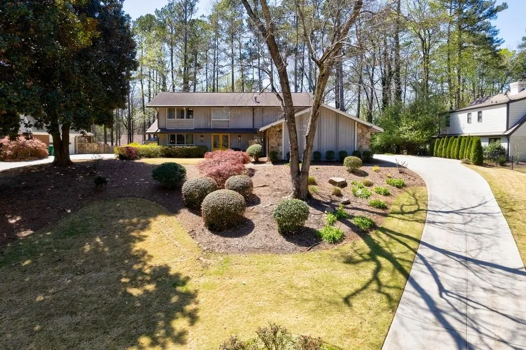 7485 Old Maine Trail, Sandy Springs, Georgia 30328, 5 Bedrooms Bedrooms, ,3 BathroomsBathrooms,Residential,Sold,7485 Old Maine Trail,7026038