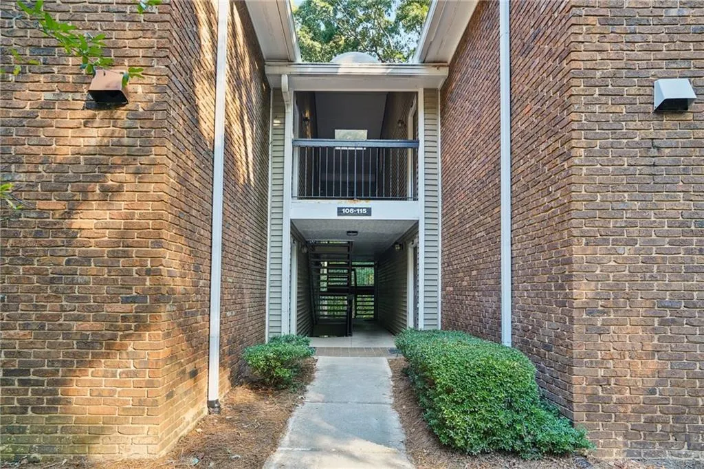 112 Barrington Hills Drive, Atlanta, Georgia 30350, 2 Bedrooms Bedrooms, ,2 BathroomsBathrooms,Residential,For Sale,112 Barrington Hills Drive,7650632