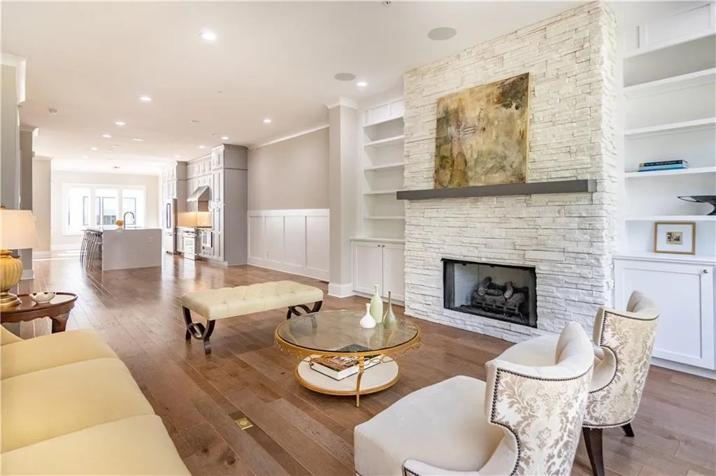 110 Ridgely Court Unit 23, Atlanta, Georgia 30342, 4 Bedrooms Bedrooms, ,4 BathroomsBathrooms,Residential,Sold,110 Ridgely Court Unit 23,6871549