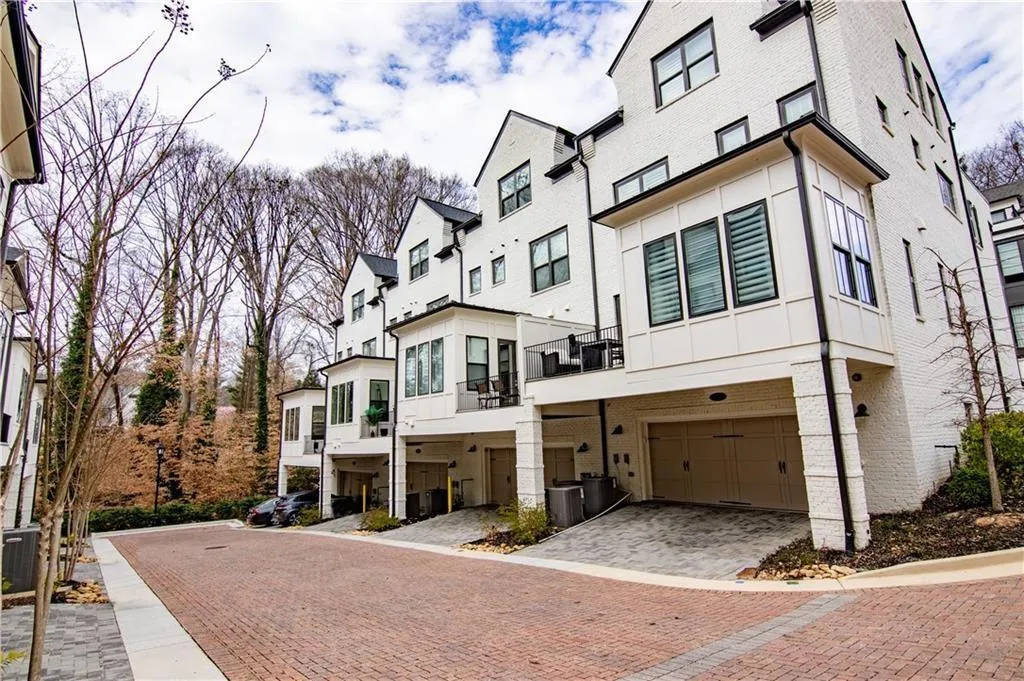 110 Ridgely Court Unit 23, Atlanta, Georgia 30342, 4 Bedrooms Bedrooms, ,4 BathroomsBathrooms,Residential,Sold,110 Ridgely Court Unit 23,6871549