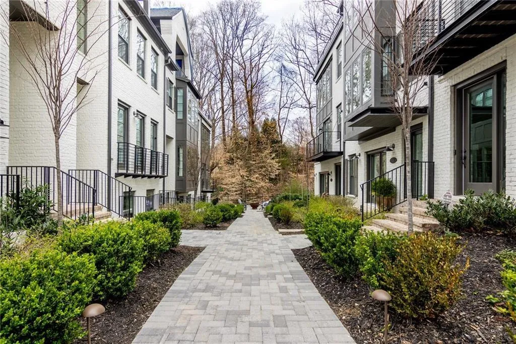 110 Ridgely Court Unit 23, Atlanta, Georgia 30342, 4 Bedrooms Bedrooms, ,4 BathroomsBathrooms,Residential,Sold,110 Ridgely Court Unit 23,6871549