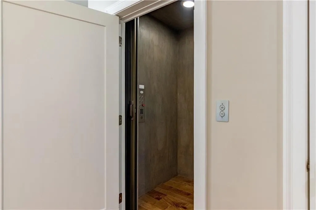 110 Ridgely Court Unit 23, Atlanta, Georgia 30342, 4 Bedrooms Bedrooms, ,4 BathroomsBathrooms,Residential,Sold,110 Ridgely Court Unit 23,6871549