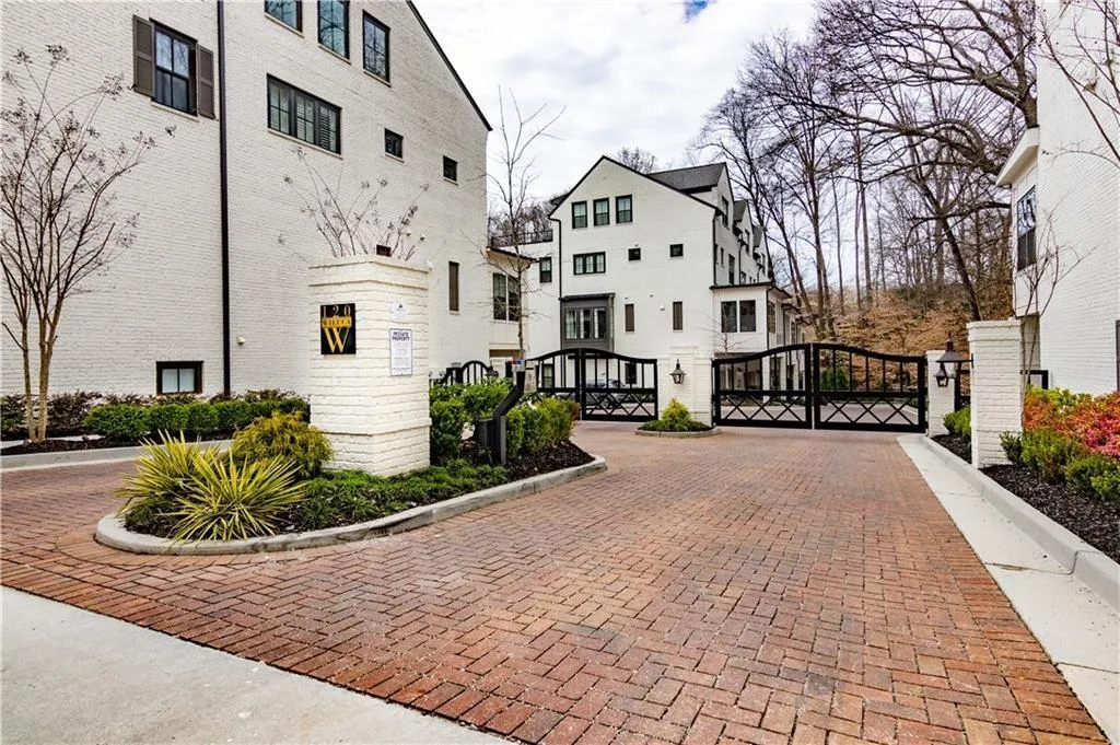 110 Ridgely Court Unit 23, Atlanta, Georgia 30342, 4 Bedrooms Bedrooms, ,4 BathroomsBathrooms,Residential,Sold,110 Ridgely Court Unit 23,6871549