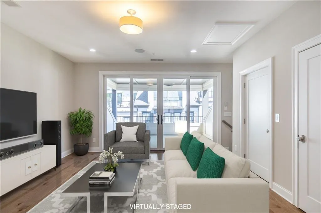 110 Ridgely Court Unit 23, Atlanta, Georgia 30342, 4 Bedrooms Bedrooms, ,4 BathroomsBathrooms,Residential,Sold,110 Ridgely Court Unit 23,6871549