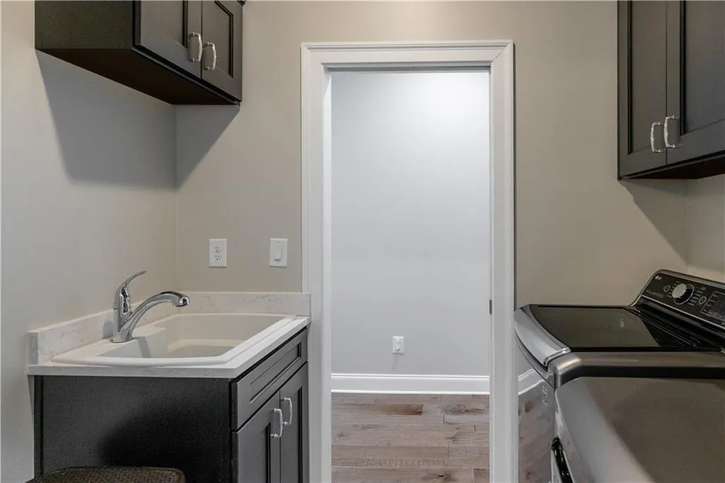 110 Ridgely Court Unit 23, Atlanta, Georgia 30342, 4 Bedrooms Bedrooms, ,4 BathroomsBathrooms,Residential,Sold,110 Ridgely Court Unit 23,6871549