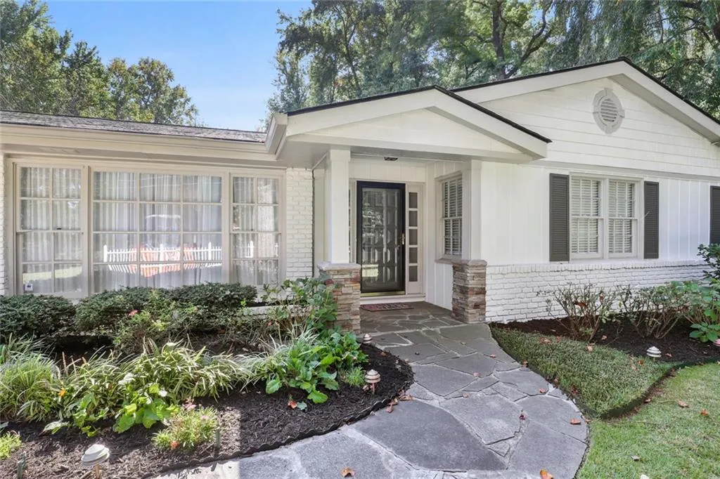 641 Hammond Drive, Sandy Springs, Georgia 30328, 4 Bedrooms Bedrooms, ,2 BathroomsBathrooms,Residential,Sold,641 Hammond Drive,6804934