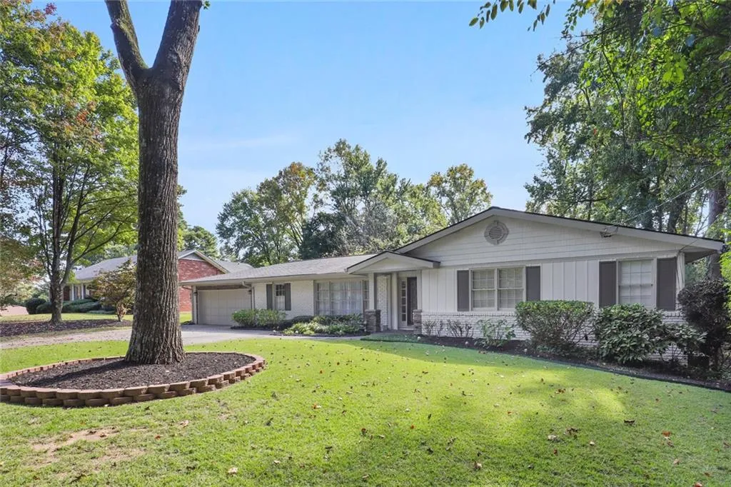 641 Hammond Drive, Sandy Springs, Georgia 30328, 4 Bedrooms Bedrooms, ,2 BathroomsBathrooms,Residential,Sold,641 Hammond Drive,6804934