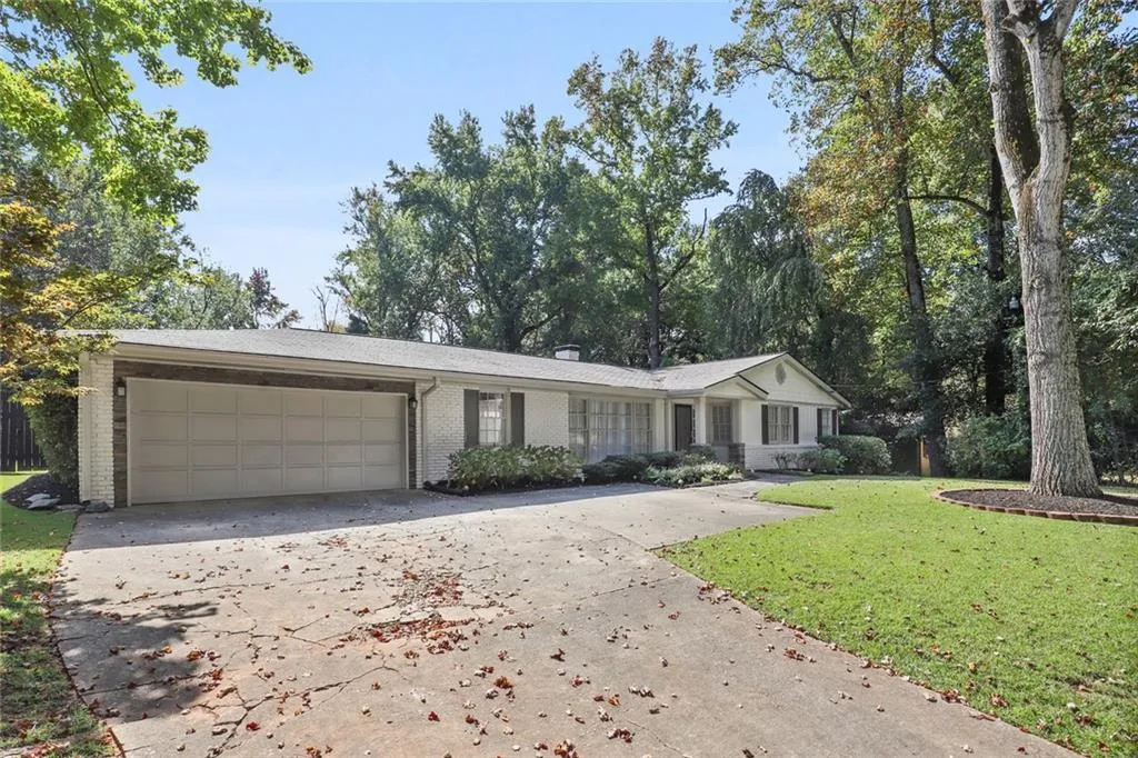 641 Hammond Drive, Sandy Springs, Georgia 30328, 4 Bedrooms Bedrooms, ,2 BathroomsBathrooms,Residential,Sold,641 Hammond Drive,6804934