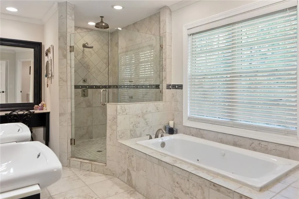 641 Hammond Drive, Sandy Springs, Georgia 30328, 4 Bedrooms Bedrooms, ,2 BathroomsBathrooms,Residential,Sold,641 Hammond Drive,6804934