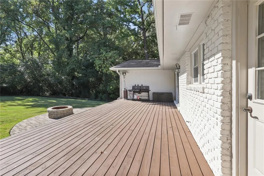 641 Hammond Drive, Sandy Springs, Georgia 30328, 4 Bedrooms Bedrooms, ,2 BathroomsBathrooms,Residential,Sold,641 Hammond Drive,6804934