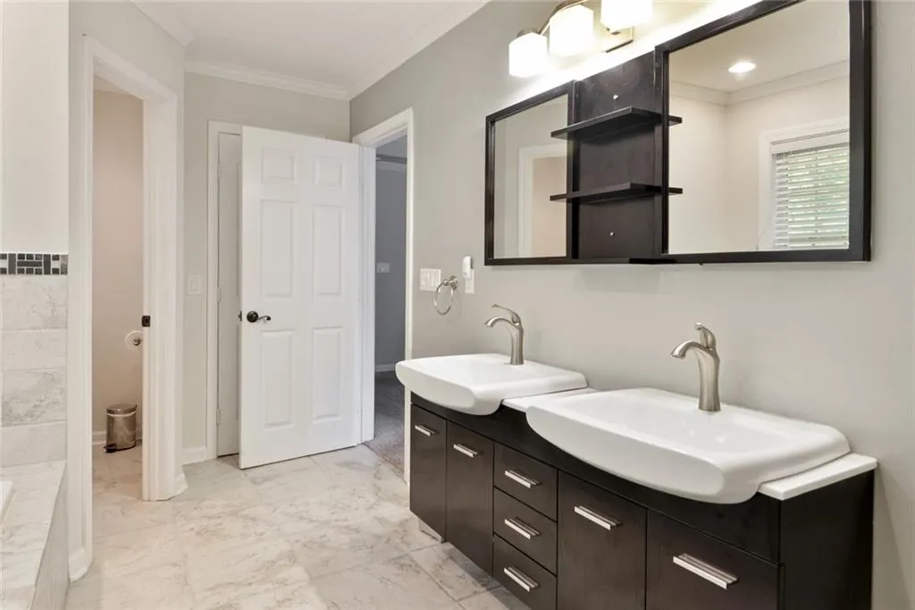 641 Hammond Drive, Sandy Springs, Georgia 30328, 4 Bedrooms Bedrooms, ,2 BathroomsBathrooms,Residential,Sold,641 Hammond Drive,6804934