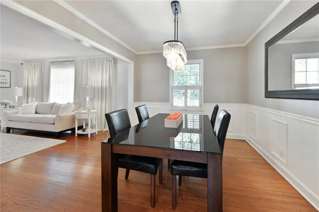 641 Hammond Drive, Sandy Springs, Georgia 30328, 4 Bedrooms Bedrooms, ,2 BathroomsBathrooms,Residential,Sold,641 Hammond Drive,6804934