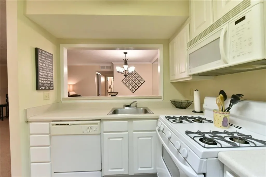 605 River Run Drive, Atlanta, Georgia 30350, 1 Bedroom Bedrooms, ,1 BathroomBathrooms,Residential,Sold,605 River Run Drive,5879450