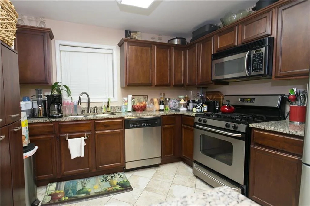 704 Vicksburg Place, Sandy Springs, Georgia 30350, 3 Bedrooms Bedrooms, ,2 BathroomsBathrooms,Residential,Sold,704 Vicksburg Place,5687266