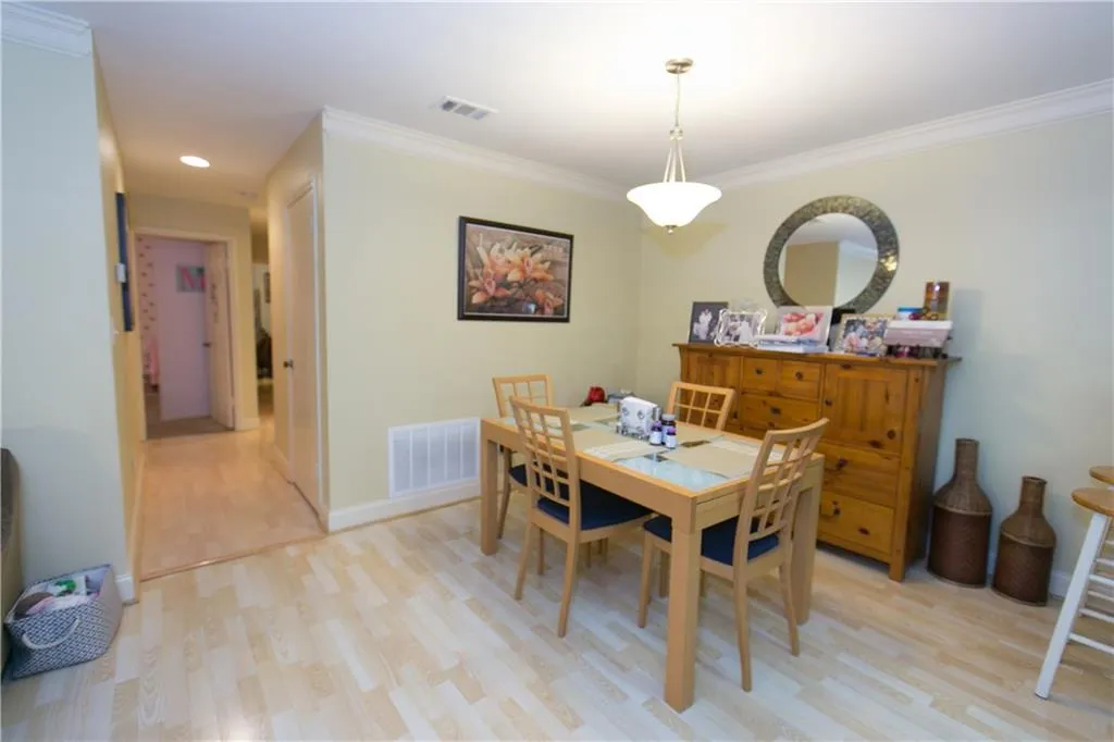 704 Vicksburg Place, Sandy Springs, Georgia 30350, 3 Bedrooms Bedrooms, ,2 BathroomsBathrooms,Residential,Sold,704 Vicksburg Place,5687266