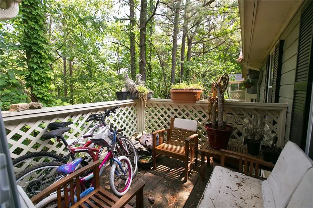 704 Vicksburg Place, Sandy Springs, Georgia 30350, 3 Bedrooms Bedrooms, ,2 BathroomsBathrooms,Residential,Sold,704 Vicksburg Place,5687266