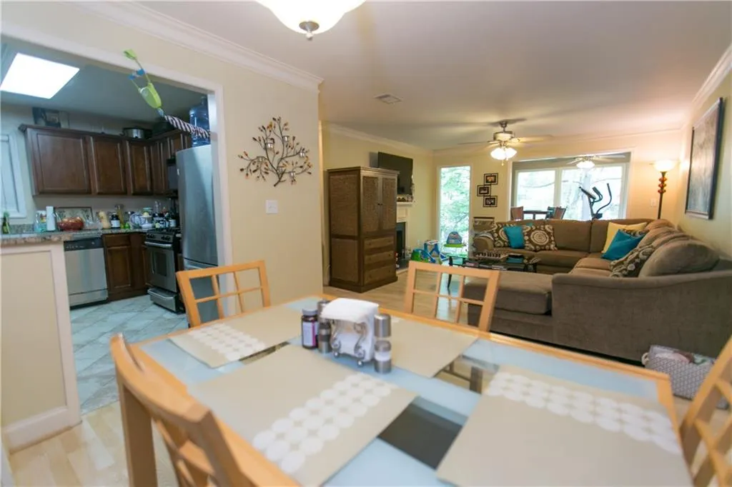 704 Vicksburg Place, Sandy Springs, Georgia 30350, 3 Bedrooms Bedrooms, ,2 BathroomsBathrooms,Residential,Sold,704 Vicksburg Place,5687266