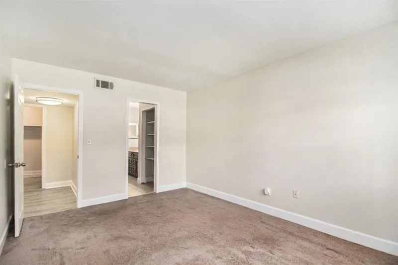 6520 Roswell Road Ne Unit 101, Sandy Springs, Georgia 30328, 2 Bedrooms Bedrooms, ,2 BathroomsBathrooms,Residential,Sold,6520 Roswell Road Ne Unit 101,7390086