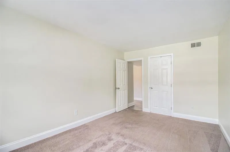 6520 Roswell Road Ne Unit 101, Sandy Springs, Georgia 30328, 2 Bedrooms Bedrooms, ,2 BathroomsBathrooms,Residential,Sold,6520 Roswell Road Ne Unit 101,7390086