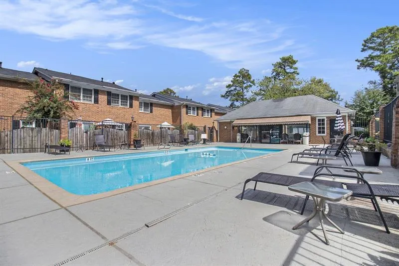 6520 Roswell Road Ne Unit 101, Sandy Springs, Georgia 30328, 2 Bedrooms Bedrooms, ,2 BathroomsBathrooms,Residential,Sold,6520 Roswell Road Ne Unit 101,7390086