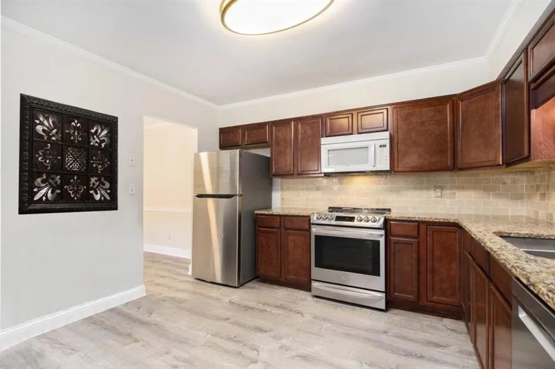 6520 Roswell Road Ne Unit 101, Sandy Springs, Georgia 30328, 2 Bedrooms Bedrooms, ,2 BathroomsBathrooms,Residential,Sold,6520 Roswell Road Ne Unit 101,7390086