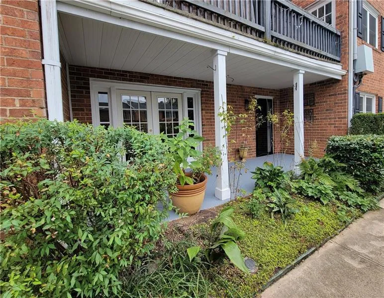 6520 Roswell Road Ne Unit 101, Sandy Springs, Georgia 30328, 2 Bedrooms Bedrooms, ,2 BathroomsBathrooms,Residential,Sold,6520 Roswell Road Ne Unit 101,7390086