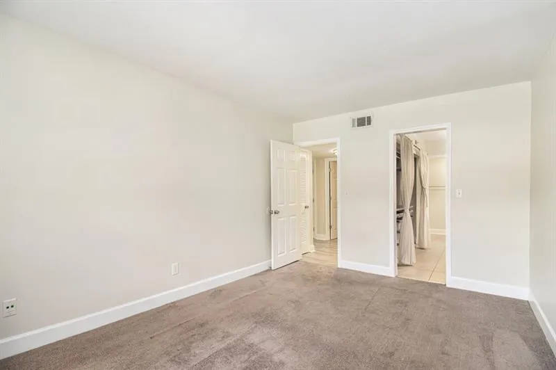 6520 Roswell Road Ne Unit 101, Sandy Springs, Georgia 30328, 2 Bedrooms Bedrooms, ,2 BathroomsBathrooms,Residential,Sold,6520 Roswell Road Ne Unit 101,7390086