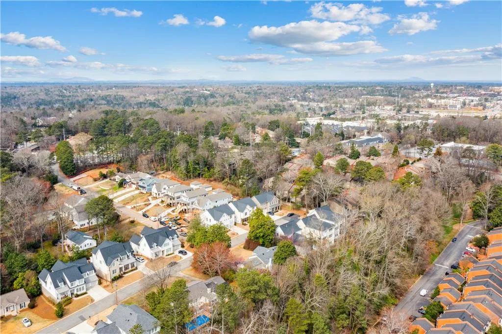 39 Willow Glen Ne, Atlanta, Georgia 30342, 3 Bedrooms Bedrooms, ,3 BathroomsBathrooms,Residential,Sold,39 Willow Glen Ne,7180889