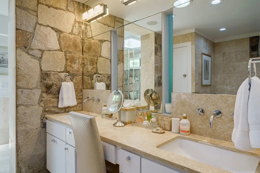 465 Hillside Drive Nw, Atlanta, Georgia 30342, 5 Bedrooms Bedrooms, ,4 BathroomsBathrooms,Residential,For Sale,465 Hillside Drive Nw,7657057