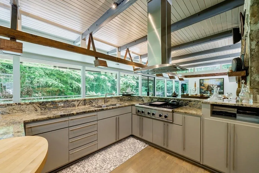 465 Hillside Drive Nw, Atlanta, Georgia 30342, 5 Bedrooms Bedrooms, ,4 BathroomsBathrooms,Residential,For Sale,465 Hillside Drive Nw,7657057