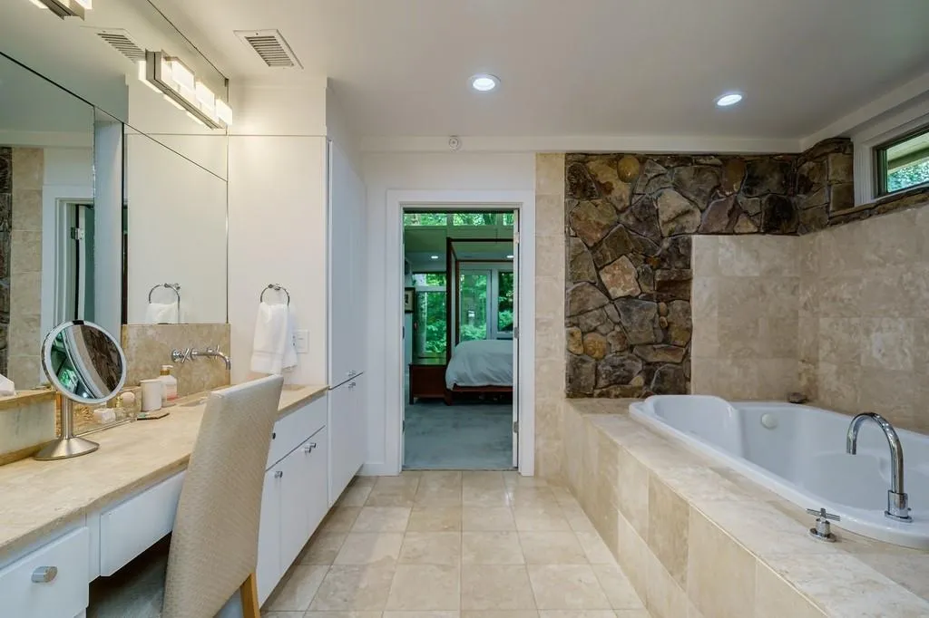 465 Hillside Drive Nw, Atlanta, Georgia 30342, 5 Bedrooms Bedrooms, ,4 BathroomsBathrooms,Residential,For Sale,465 Hillside Drive Nw,7657057