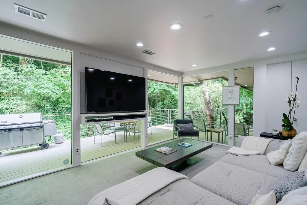 465 Hillside Drive Nw, Atlanta, Georgia 30342, 5 Bedrooms Bedrooms, ,4 BathroomsBathrooms,Residential,For Sale,465 Hillside Drive Nw,7657057
