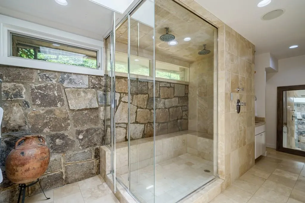 465 Hillside Drive Nw, Atlanta, Georgia 30342, 5 Bedrooms Bedrooms, ,4 BathroomsBathrooms,Residential,For Sale,465 Hillside Drive Nw,7657057